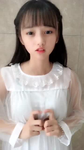 漂亮的小姐姐吃瓜视频