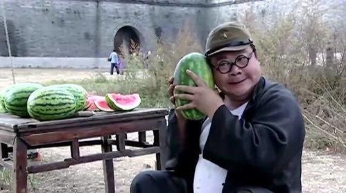 老汉卖瓜吃瓜不给钱视频